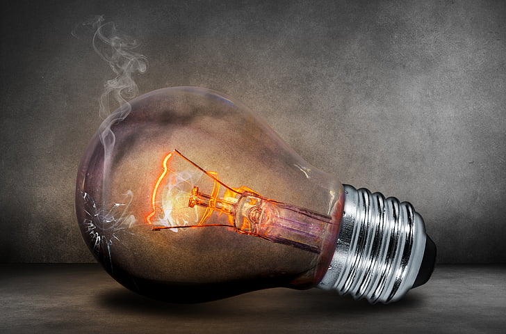 Farbfoto nachbearbeitet: Glühlampe